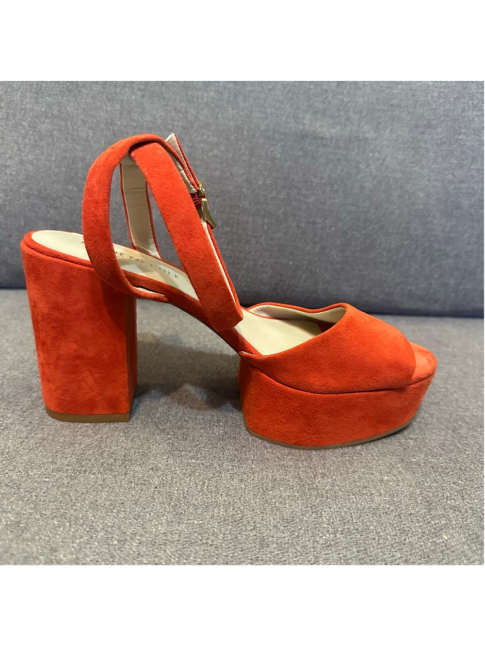 Women's Kenneth Cole Red Suede Platform Sandals Size 6 Block Heel Open Toe